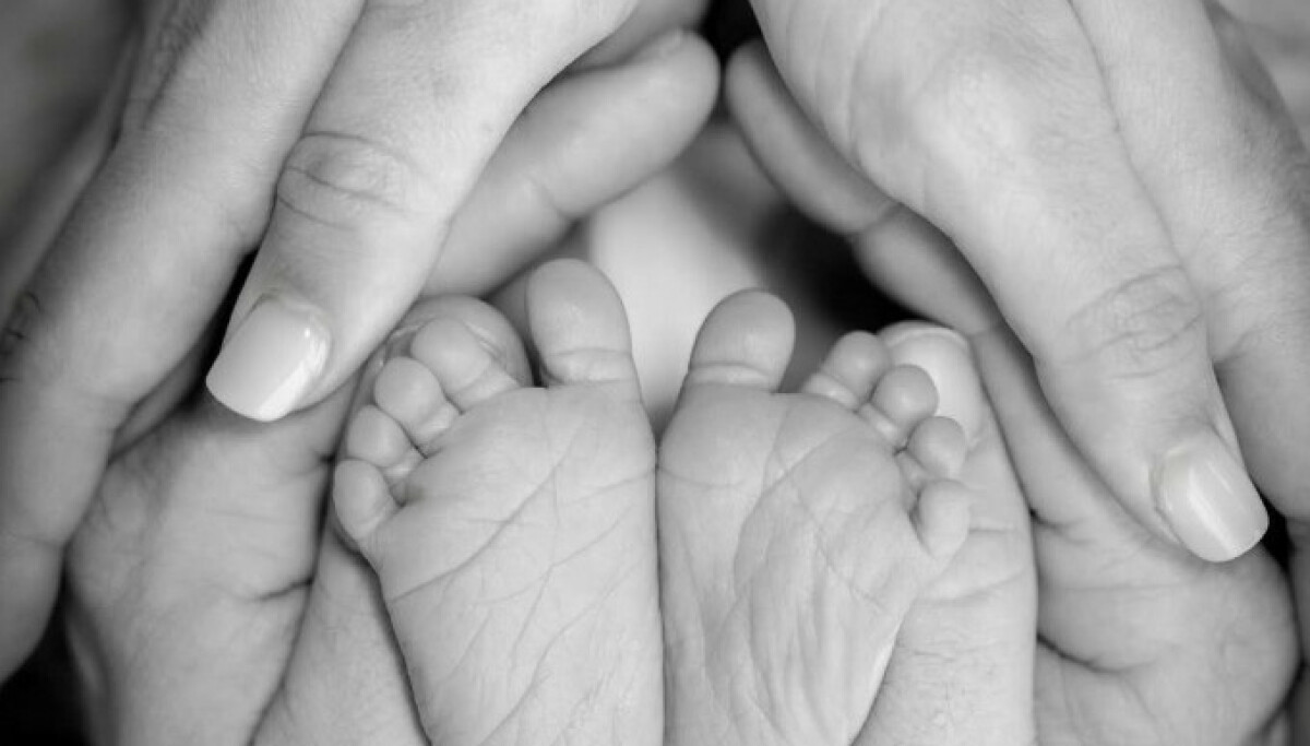 Derek Hough og Hayley Erbert har fått sitt første barn sammen.