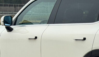 Forbyr innfelte, elektroniske dørhåndtak