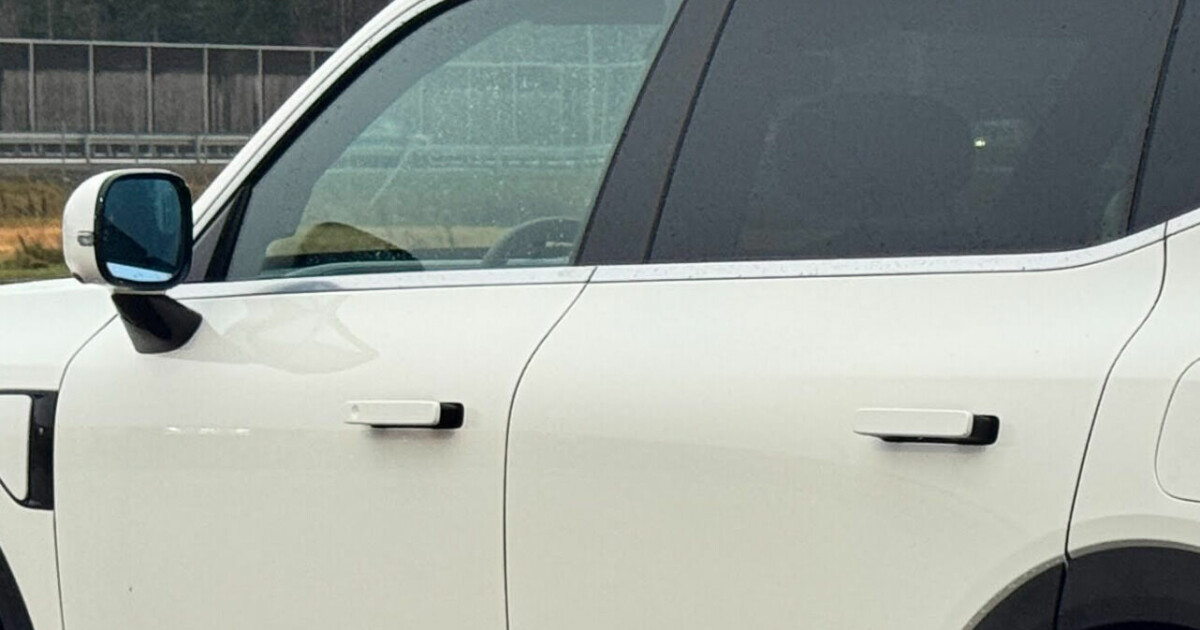 Forbyr innfelte, elektroniske dørhåndtak