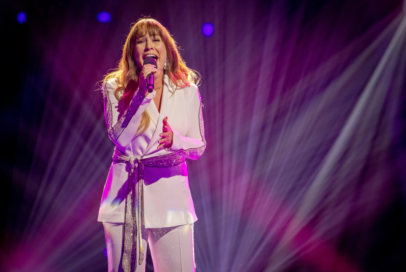 PÅ SCENEN: Inger Lise Hope i sitt rette element på scenen under en «The Voice»-sending. Foto: Thomas Andersen / TV 2