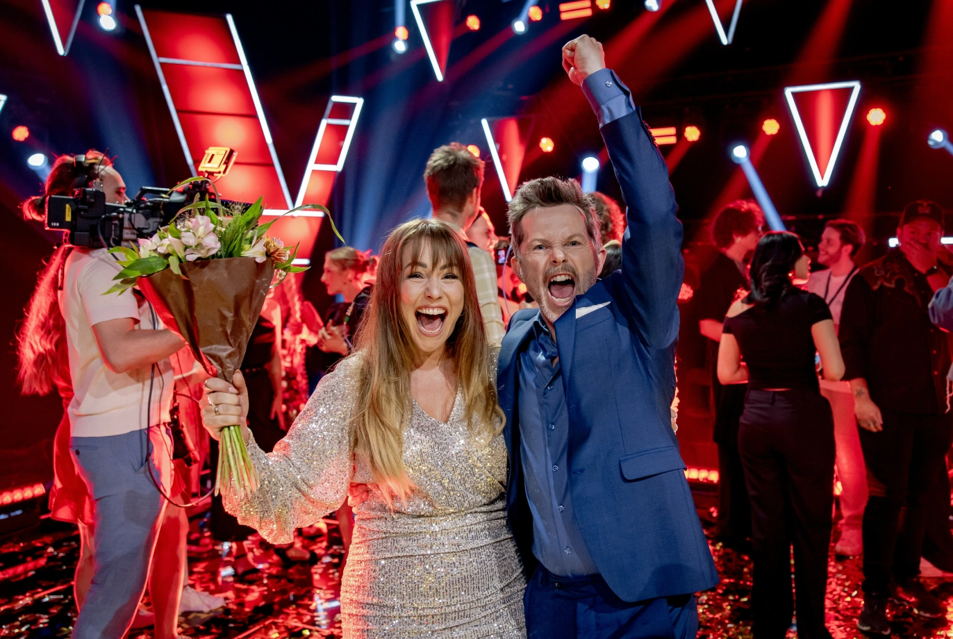 VANT: Inger Lise Hope tok seieren i talentprogrammet «The Voice» i 2024. Her er hun sammer med artist og mentor Espen Lind. Foto: Thomas Andersen / TV 2