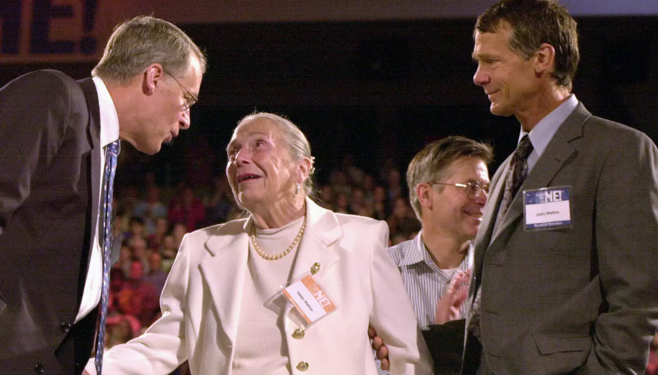 JUKS OG FANTERI: Elizabeth Paige Laurie ble i 2005 nødt til å levere tilbake college-graden sin, etter at hun ble tatt i juks. Her med faren Bill Laurie året før. Foto: L. G. Patterson / AP Photo / NTB