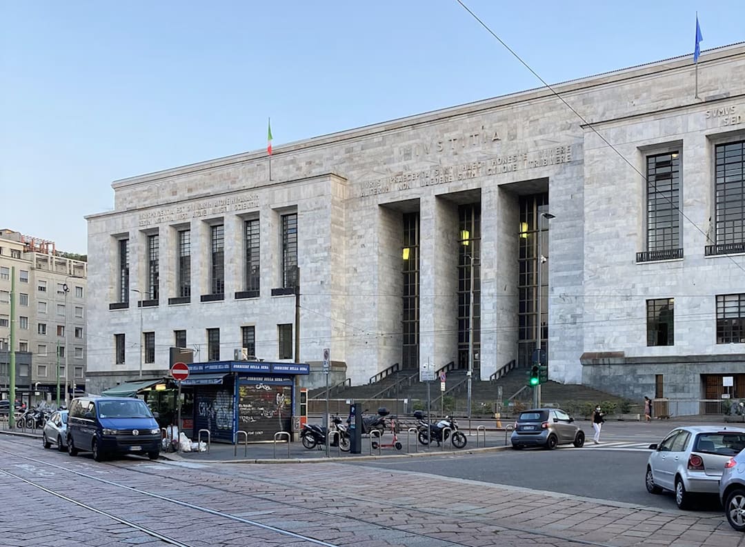 Titalls dømt i italiensk mafiarettssak