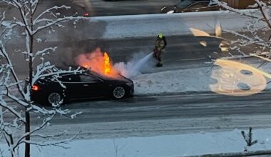 Tesla-brann på E18 ved Slependen