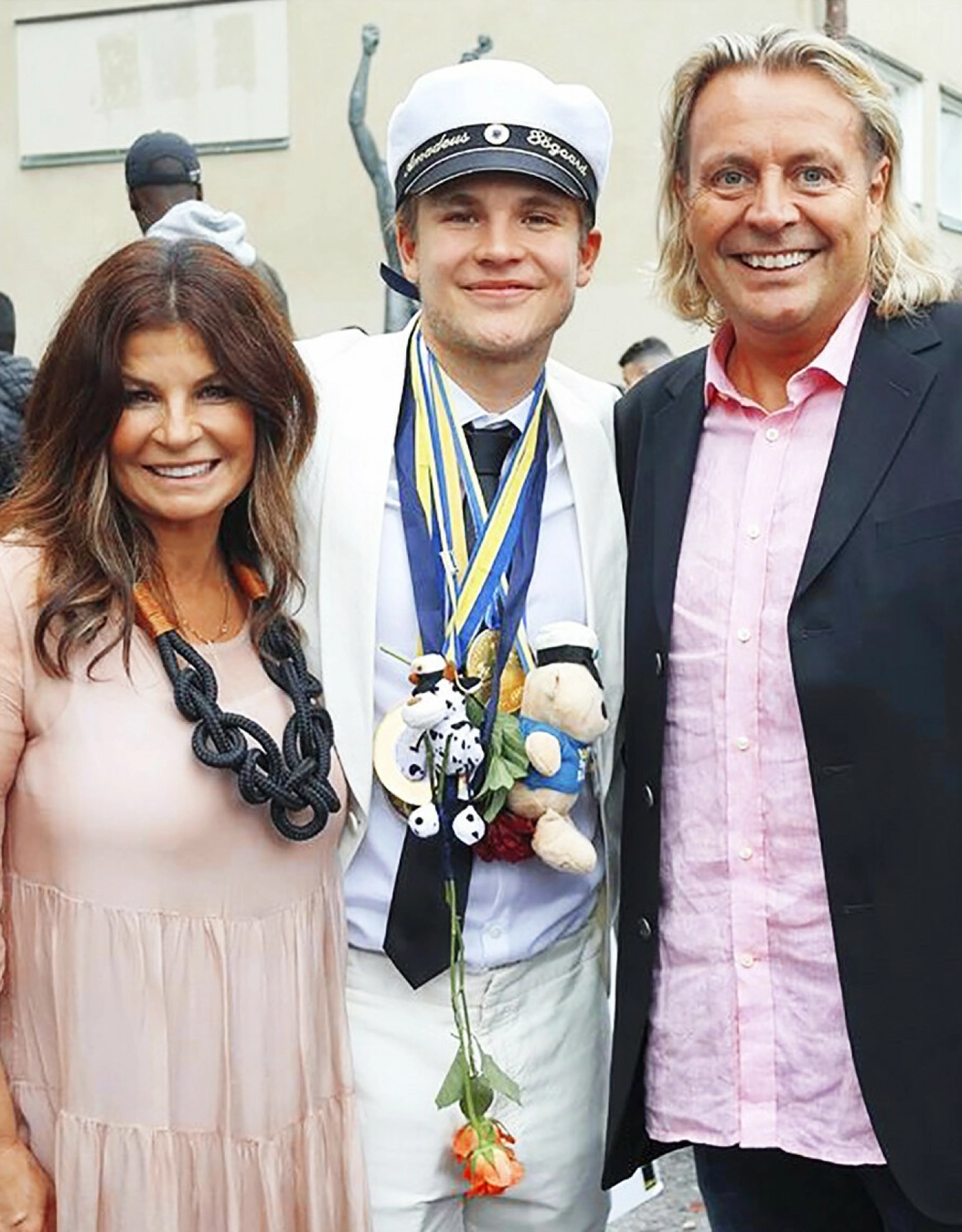 SAMMEN: Runar Søgaard og Carola sammen med Amadeus. Foto: Skjermdump/ Instagram