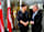 Grønlands utenriksminister Vivian Motzfeldt og Danmarks utenriksminister Lars Løkke Rasmussen utenfor den danske ambassaden i Washington D.C. før møtet.