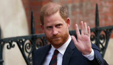 Prins Harry møter i retten