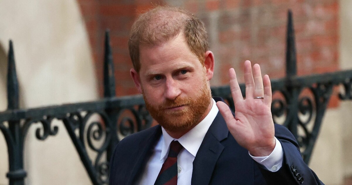 Prins Harry møter i retten