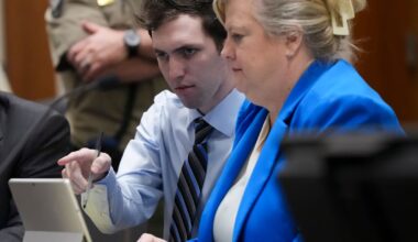 Kirk-tiltalt ber om at aktoratet byttes ut