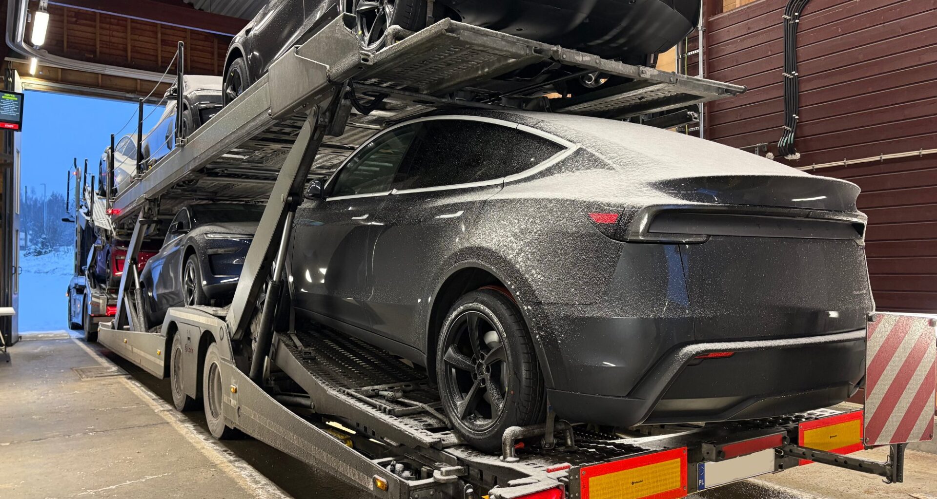 Uforsvarlig kjøring, Vinterdekk | Skulle frakte Teslaer til Oslo. Skjønte ingenting da han ble stoppet