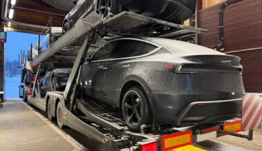 Uforsvarlig kjøring, Vinterdekk | Skulle frakte Teslaer til Oslo. Skjønte ingenting da han ble stoppet