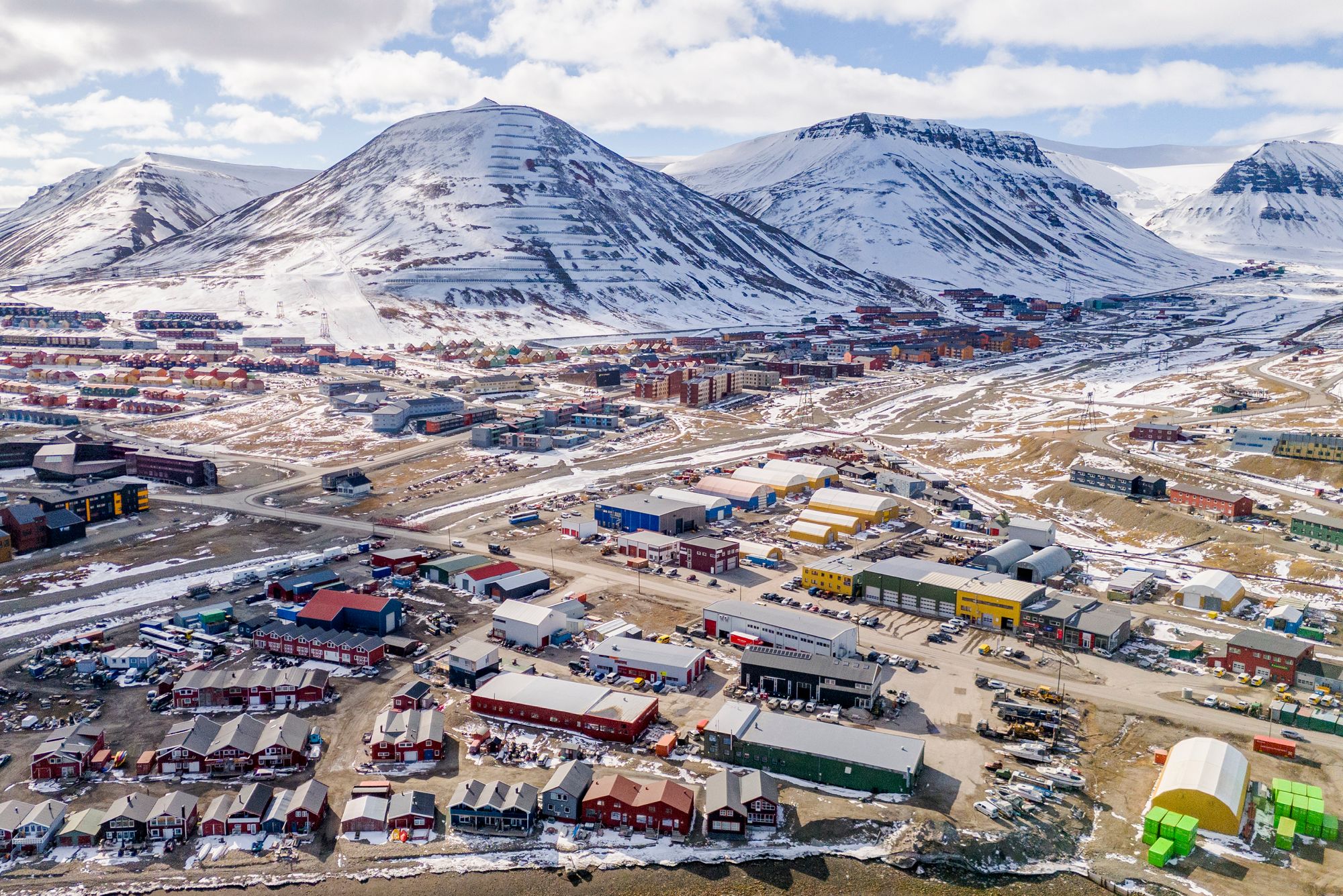 Svalbard representerer utvilsomt en militært strategisk øygruppe i Arktis. Men om Trumps Grønland-scenario blir virkelighet, betyr ikke det nødvendigvis at Putin automatisk vil rette blikket mot Svalbard, skriver innleggsforfatterne.