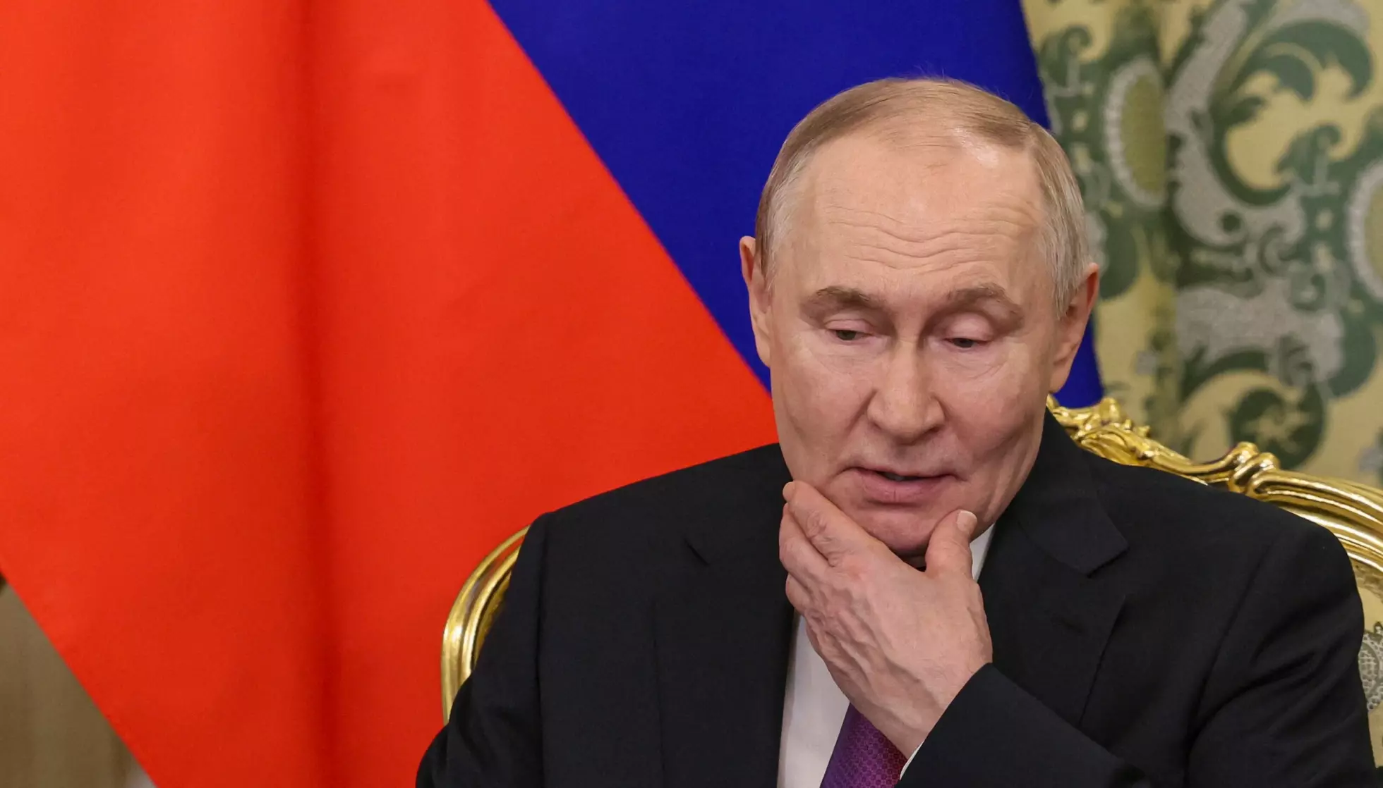 ANGREPSPAUSE: President Vladimir Putin stanser angrepene mot Kyiv på grunn av kulda, ifølge Trump- I realiteten har han en helt annen grunn til krigspause, mener britisk forsvarstopp. Foto: Maxim Shipenkov / AFP / NTB