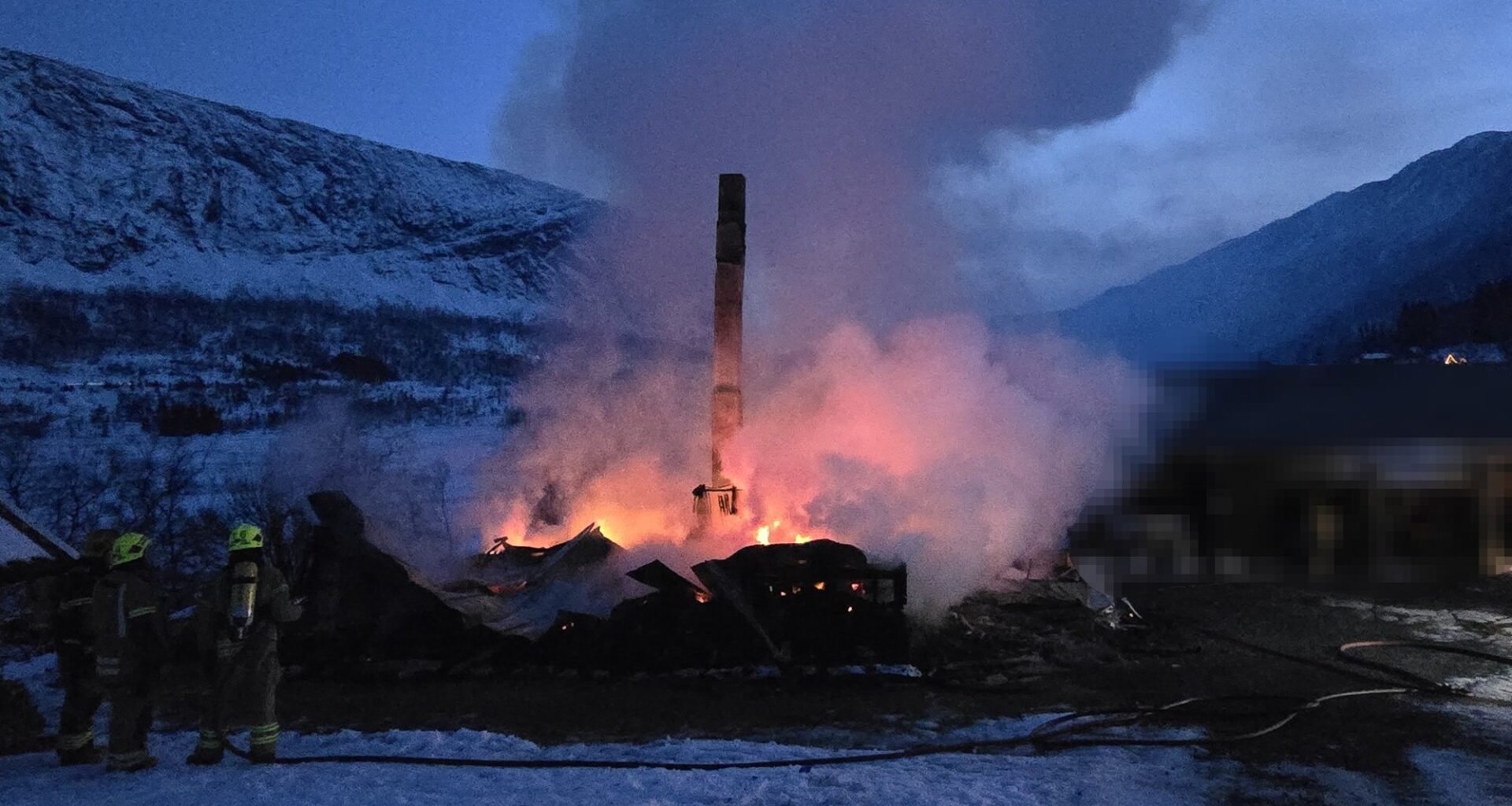 Fjaler, Brann | Bustad brann ned. Berga garasje og sauefjøs