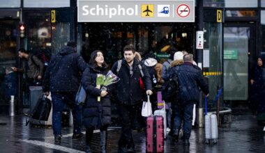 Mange nordmenn sitter fast i Amsterdam etter stormen «Anna»