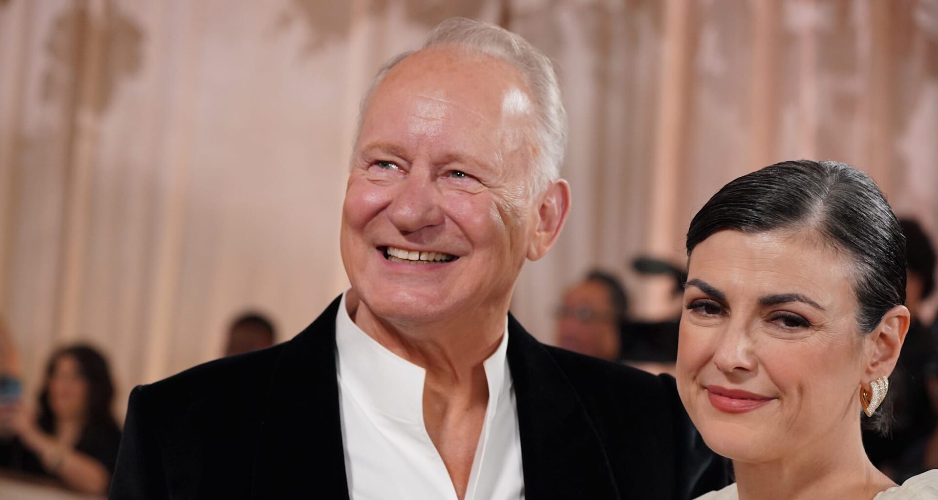 Stellan Skarsgård (til venstre) ankom årets Golden Globe-utdeling sammen med kona Megan Everett-Skarsgard.