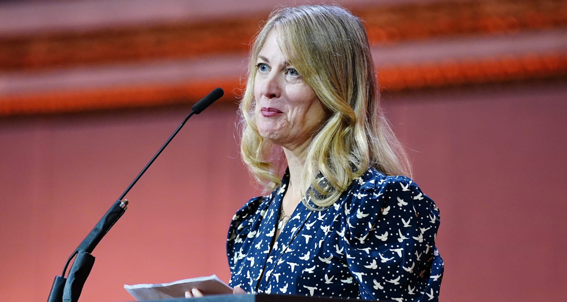 Forlaget beklager, og Helene Uri ber om unnskyldning etter bok-kritikk