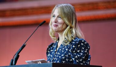 Forlaget beklager, og Helene Uri ber om unnskyldning etter bok-kritikk