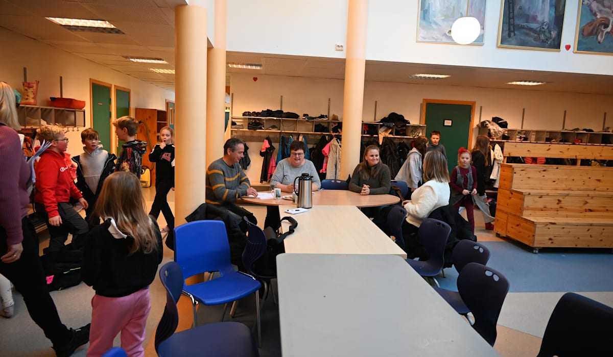 Samler grenda til middag: – Håper det blir et fast treffpunkt