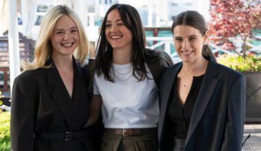 en gruppe kvinner som smiler