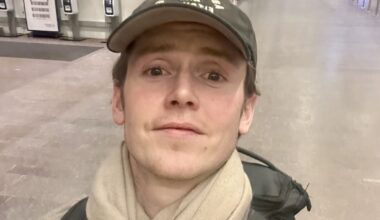 Har ventet i seks dager på å komme seg hjem: – Brukt 10 000 kr på hotell - adressa.no