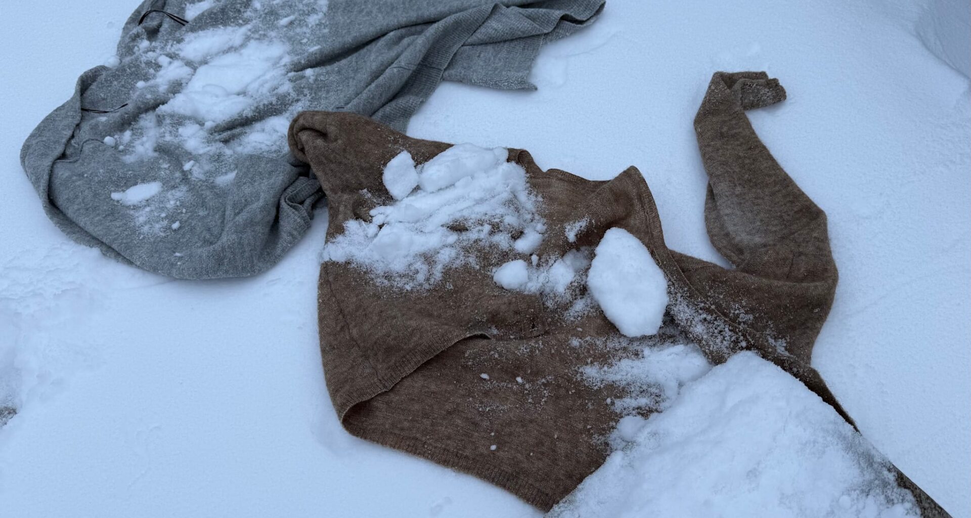 Slik frisker du opp klær og tepper i snøen