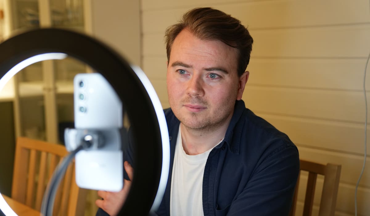 Her får han telefonen etter timer på pinebenken - adressa.no