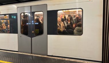 Det er store problemer på T-banen i Oslo. Her ved Tøyen stasjon.