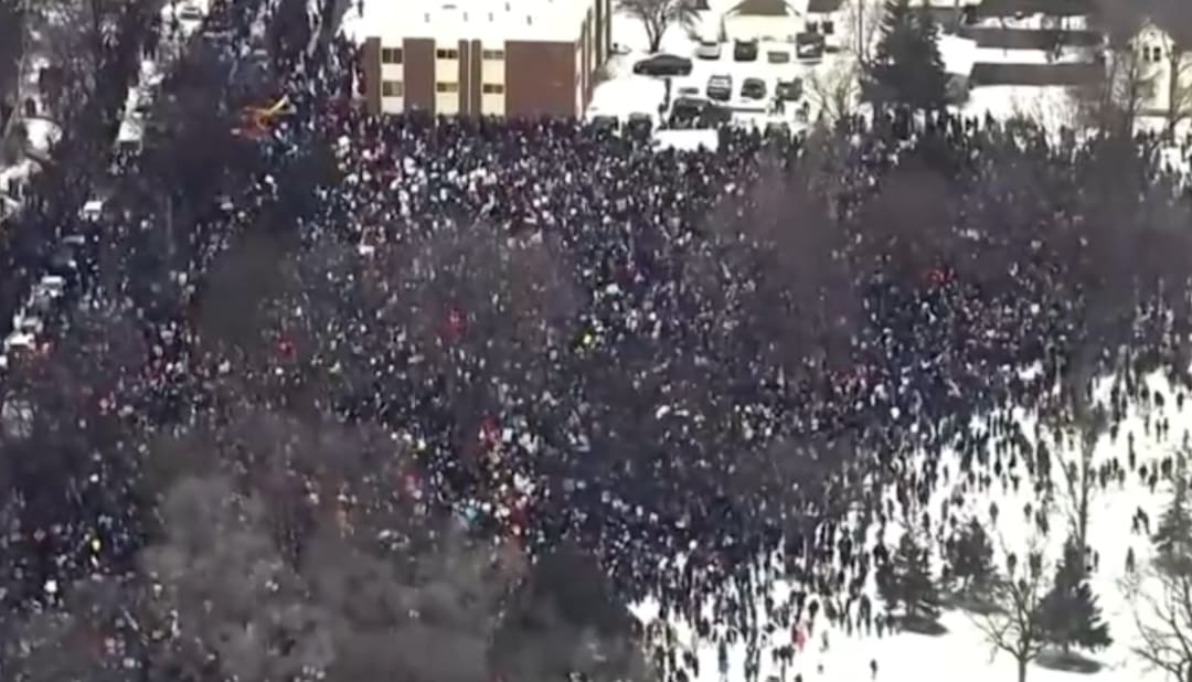 ICE-protester i Minneapolis: Tusenvis har møtt opp