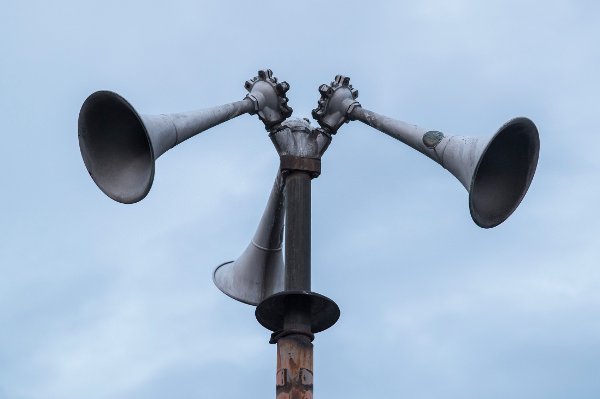 Oslo  20180105.En tyfon, på folkemunne kalt flyalarm, på taket av Østbanehallen i Oslo. I fredstid tester Sivilforsvaret alle landets tyfoner to ganger i året, klokken 12 den andre onsdagen i januar og juni.Foto: Håkon Mosvold Larsen / NTB