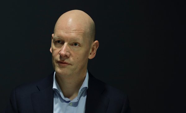 Haugesund 1701 2023Anders Hovland, påtroppende administrerende direktør i Helse Fonna.  Før Anders sa ja til å bli sjef for 4.000 ansatte, holdt han familieråd hjemme: – Jeg forventet ikke full jubel For firebarnsfar Anders Hovland ble direktørstillingen en mulighet til å legge en plan for Familien 2.0. – For oss er det viktigste å ha en plass å samles på sikt. Haugesund kan godt være den plassen.