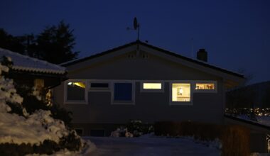 De tre beboerne i huset evakuerte seg selv i morgentimene tirsdag.