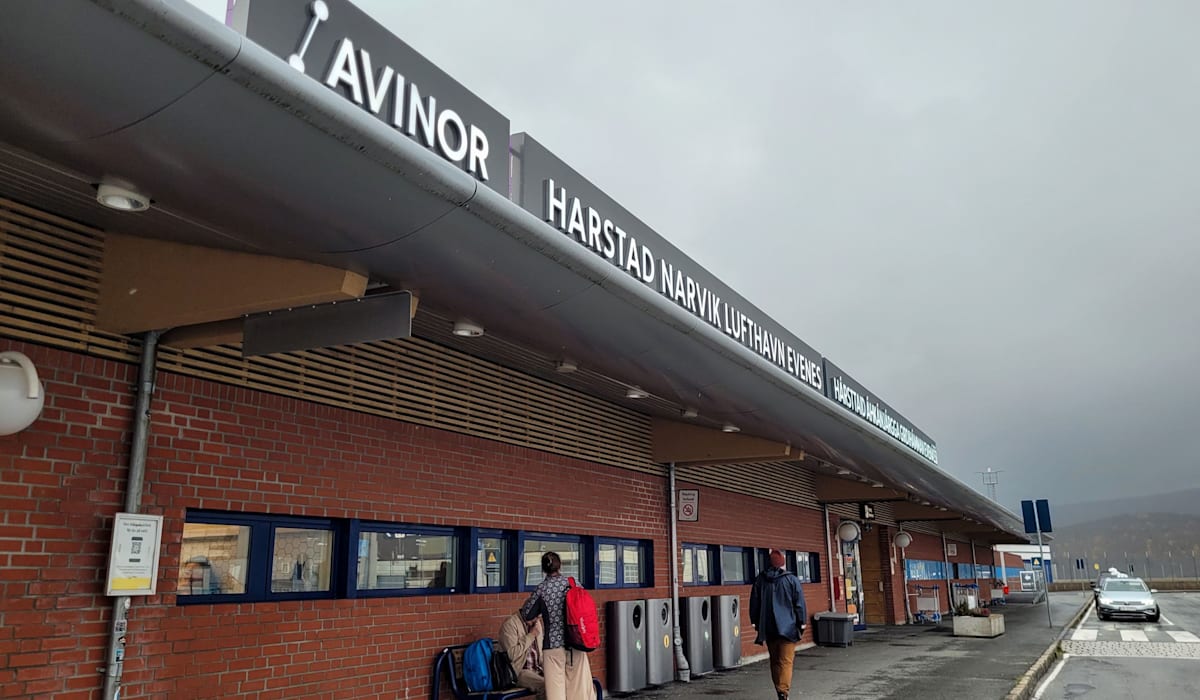 Kraftige forsinkelser i flytrafikken - ht.no