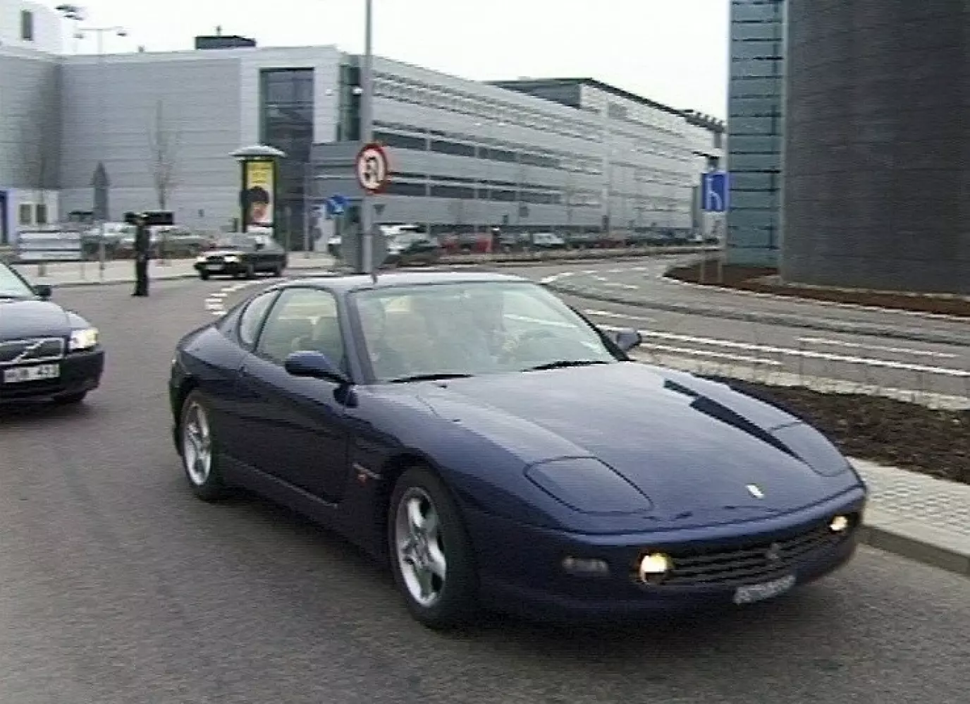 TUT, TUT: Det gikk unna da det svenske kongeparet var i København for å markere dronning Margrethes 60-årsdag i april 2000. Foto: Mikael Forsmark-Paulsen / NTB