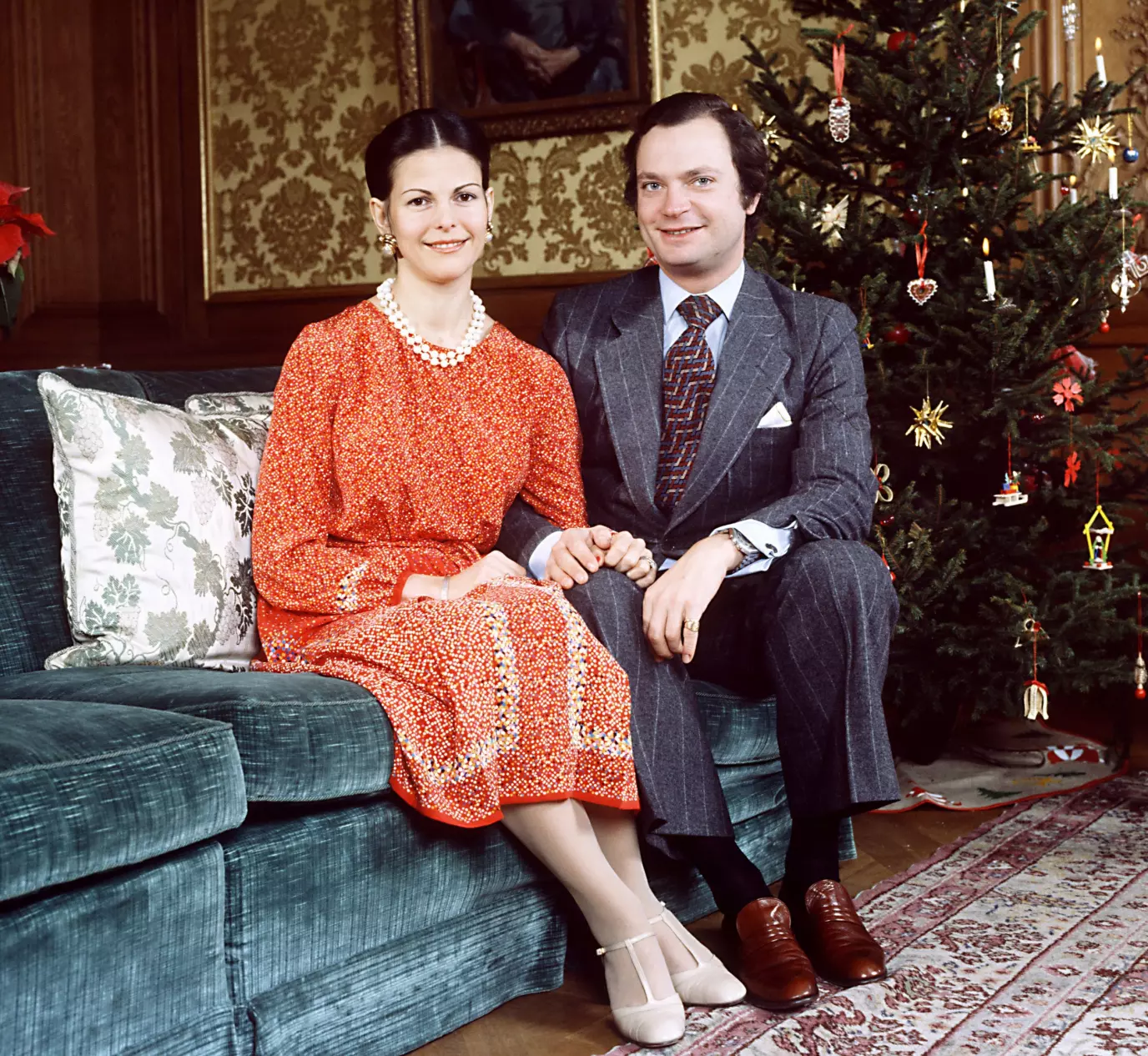 DEN GANG DA: Den svenske kongefamiliens liv blir dramaserie. Her er kongeparet i jula 1977. Foto: Reginald Davis / REX / NTB