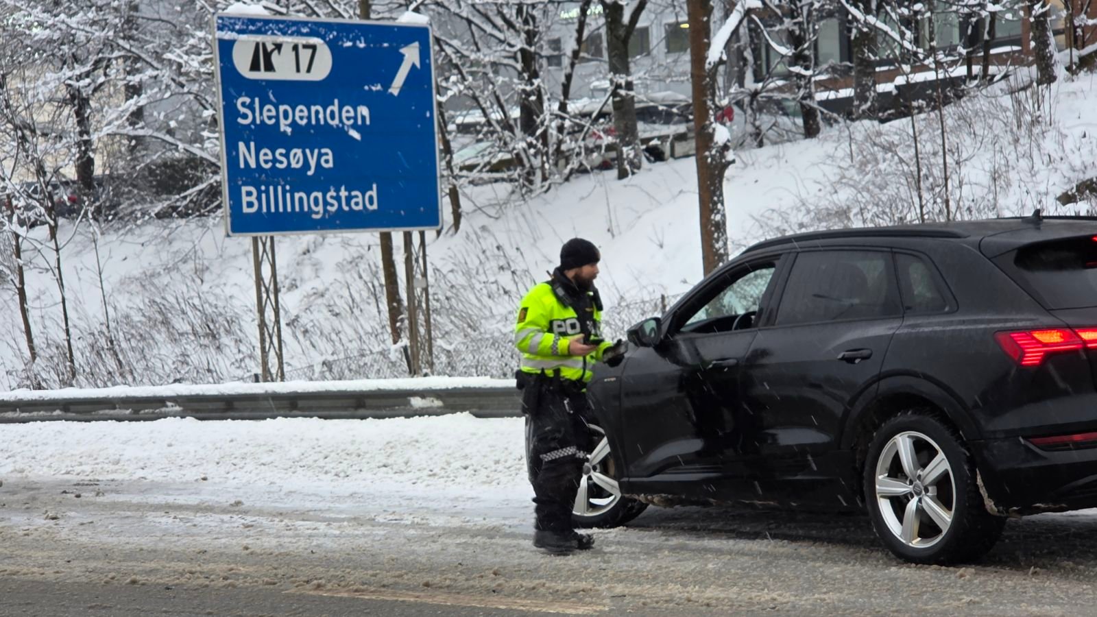 E18, Politi | Filmet og tok bilder av ulykke: Her hagler bøtene - Budstikka