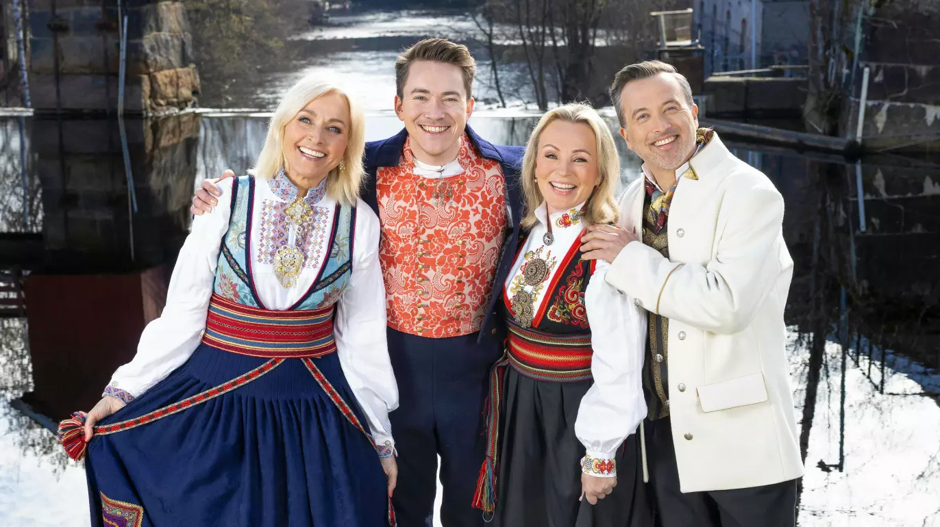 TV-KOKK: Christer Rødseth (nummer to fra venstre) er kjøkkensjef på Vaaghals og lager mat på God morgen Norge. Her med sine medprogramledere som ledet TV 2s 17. mai-sending ifjor. Foto: Svein Brimi/TV 2