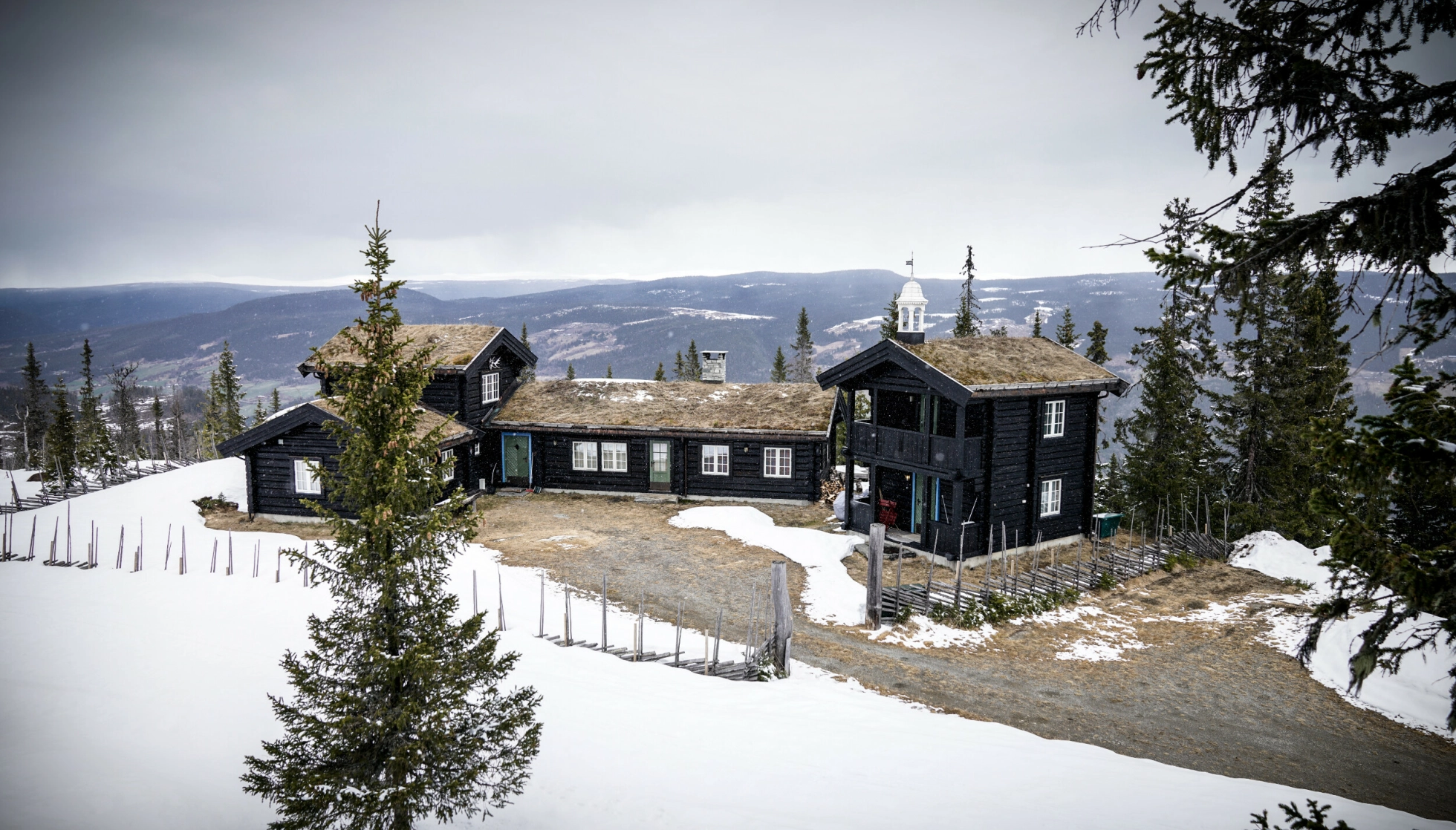 KVITEFJELL: Hytta til Tom Hagen på Kvitfjell. Foto: Øistein Norum Monsen / Dagbladet