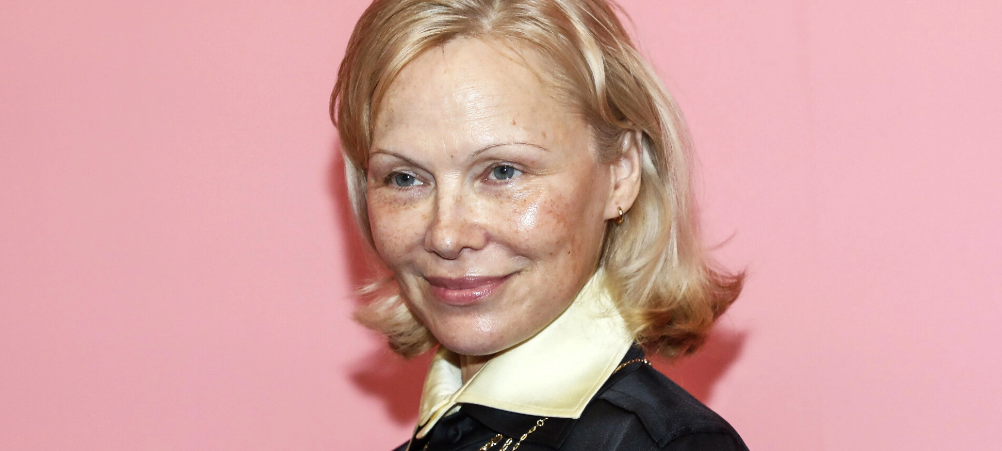 Vekker oppsikt med ny hårfrisyre