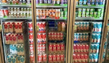 Dagligvarekjedene merker presset på økologisk melk