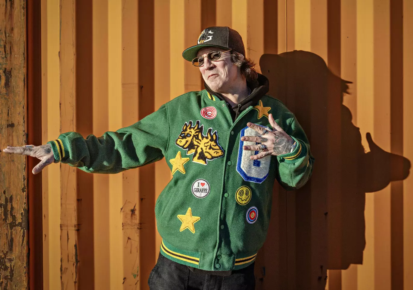 POSØR: OnklP har fått seg ny jakke og caps, og ser lyst på livet etter samllivsbruddet. Foto: Jørn H. Moen / Dagbladet