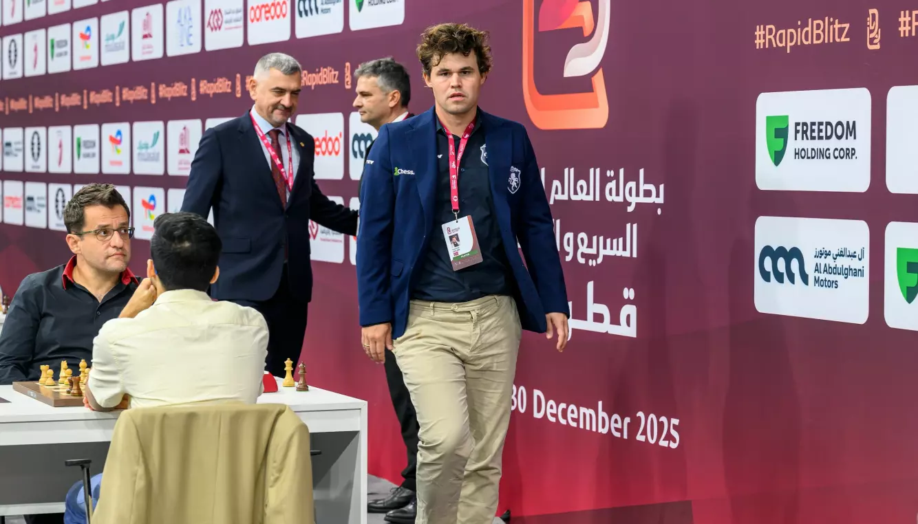 FORVIRRING: Her er buksene Carlsen har gått med så langt i mesterskapet. Foto: Shutterstock/NTB