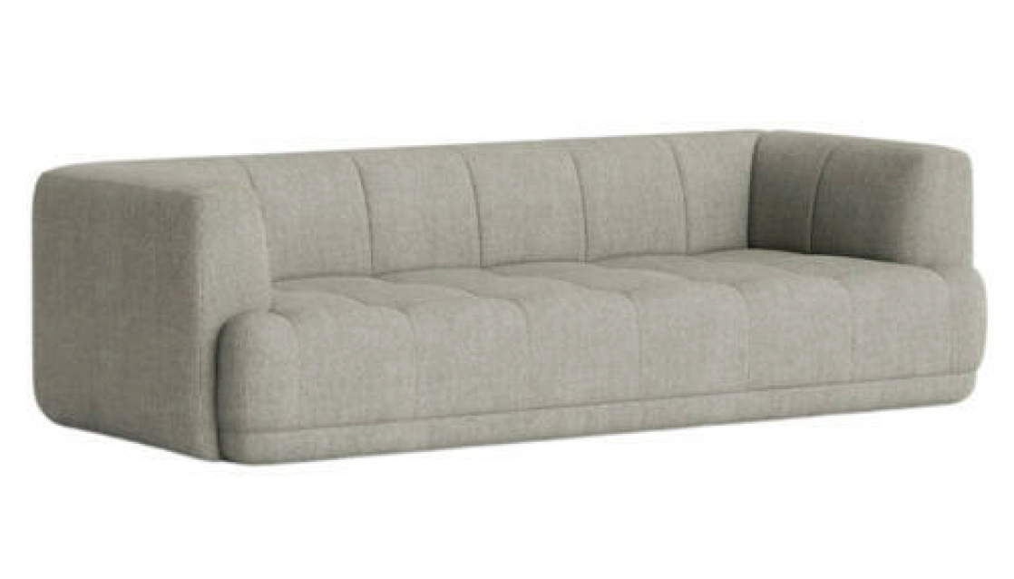 Grå treseter sofa
(kr 46 000, Hay).