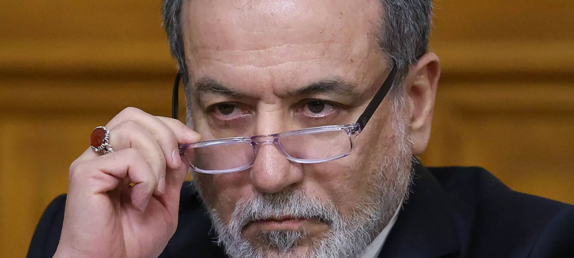 - Vil aldri beseire oss i Iran