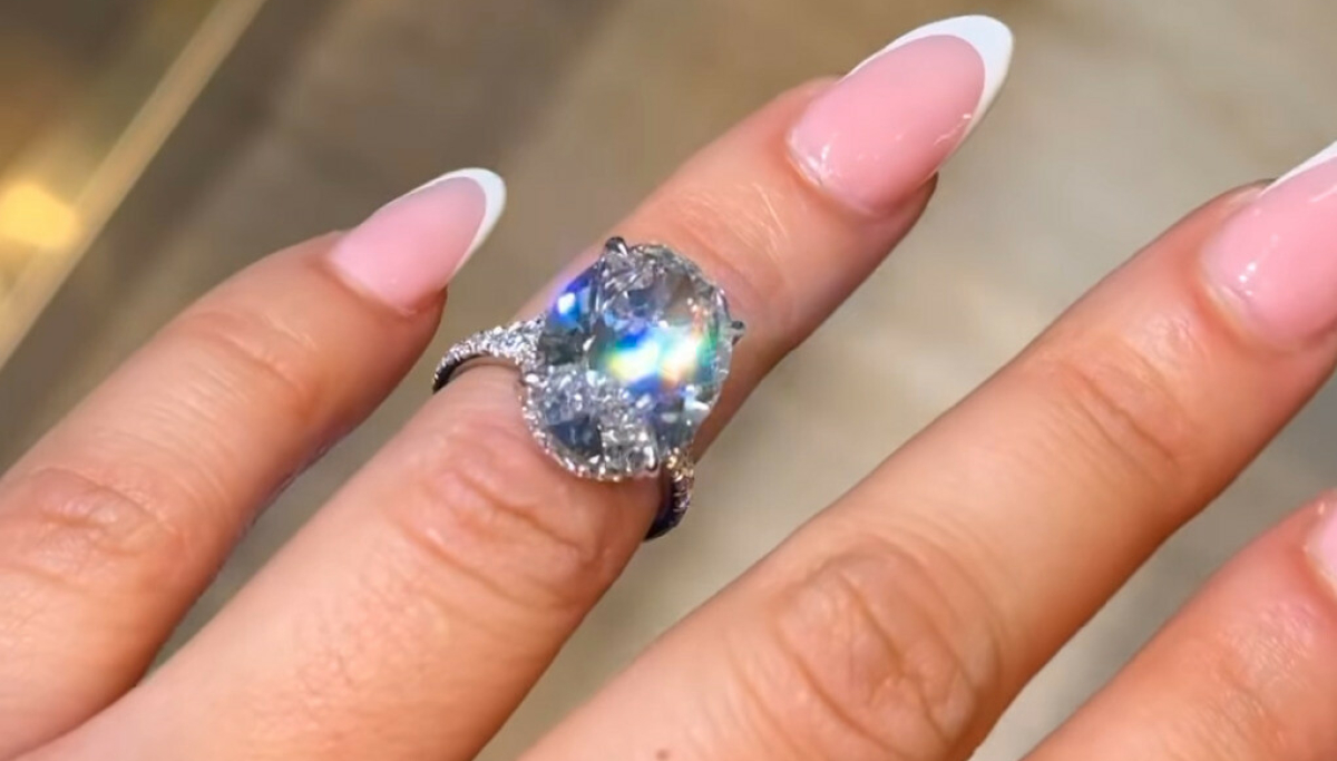 Rapperen fridde til kjæresten på nyttårsaften: Se det romantiske øyeblikket