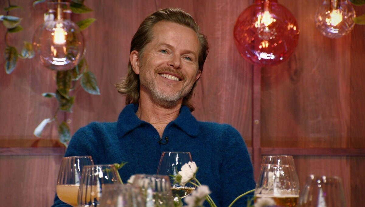 Vi anmelder låt for låt