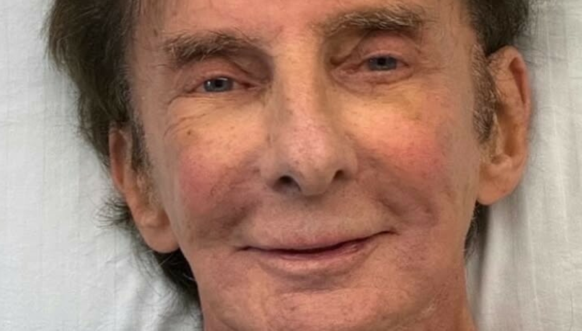 Barry Manilow deler ærlig bilde fra sykesengen etter lungekreftdiagnose