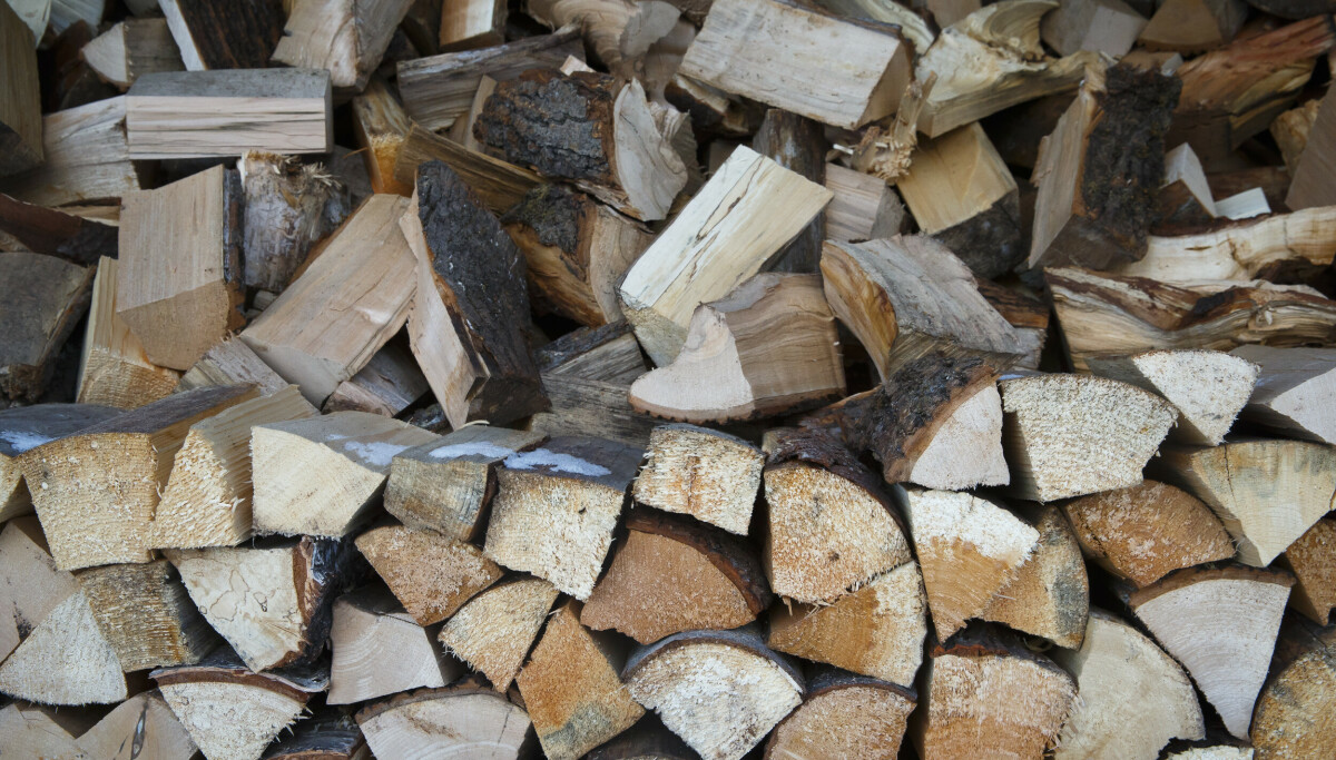 Vedprisene står stille - kulda øker etterspørselen