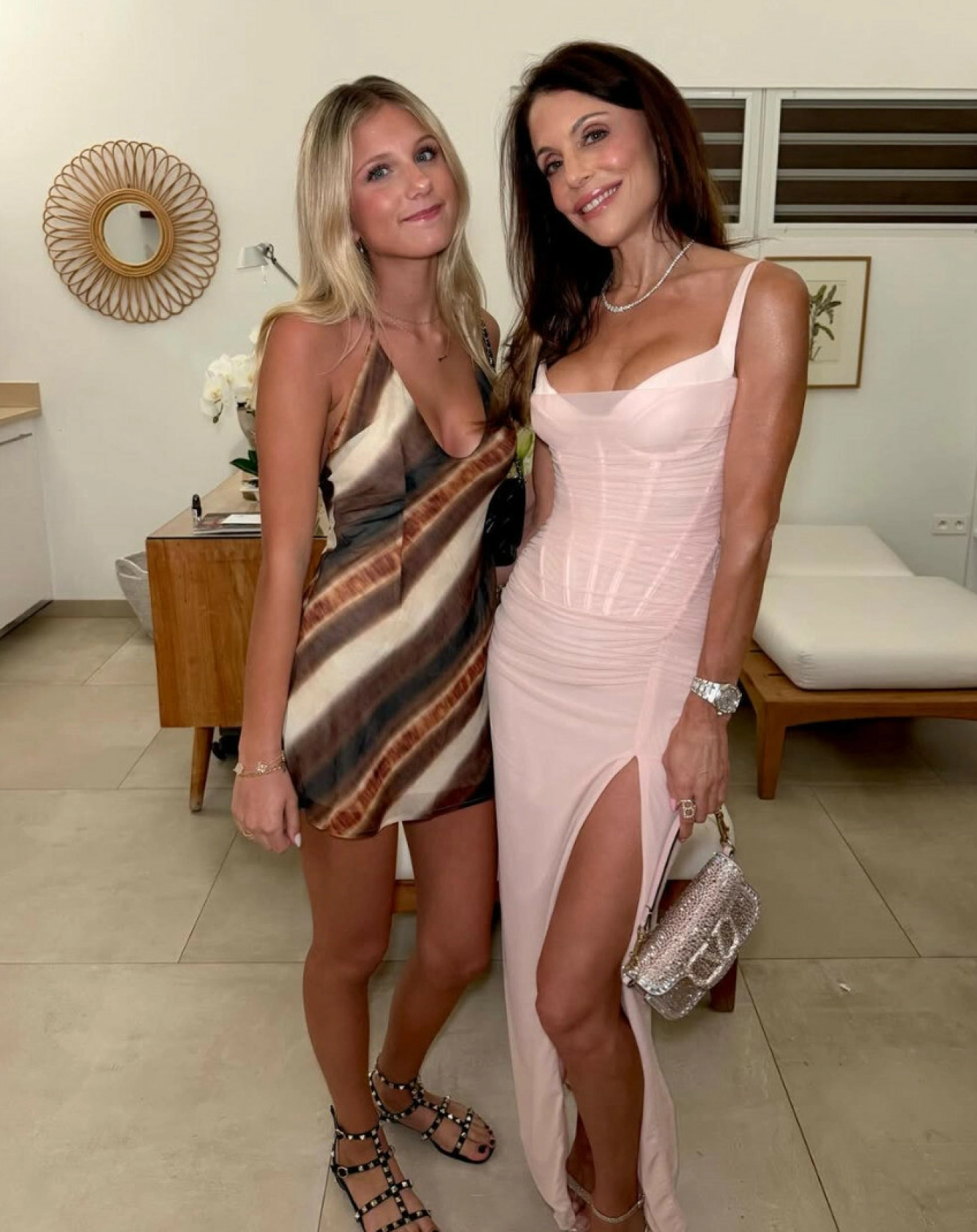 PÅ TUR: Bethenny Frankel og datteren Bryn Hoppy feiret nyttårsaften sammen i St. Barths. Foto: Instagram / @bethennyfrankel