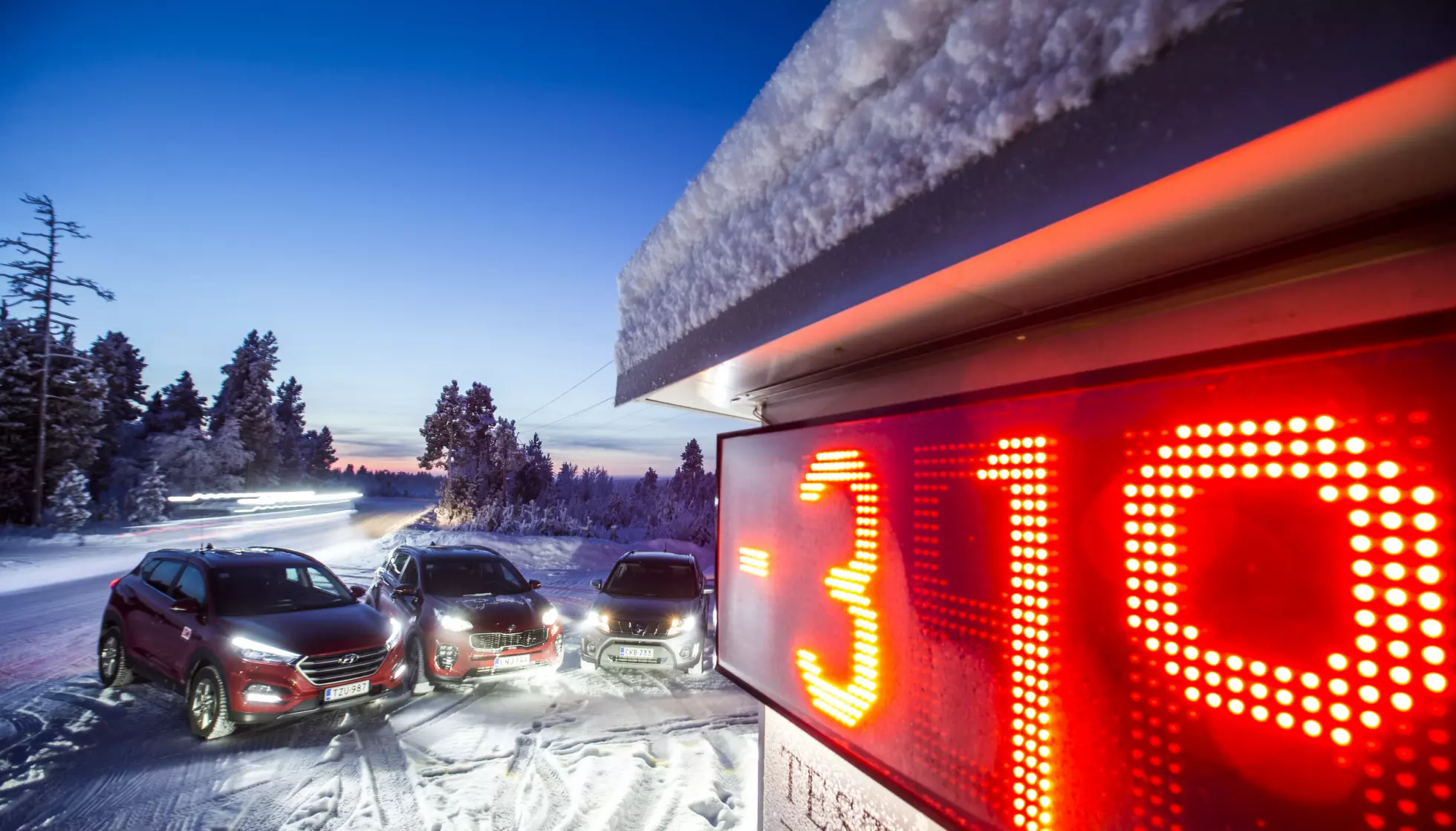 TAPPER BATTERIET: I kulde blir kapasiteten til startbatteriet automatisk dårligere, samtidig som det krever mye strøm for å få start på en kald motor. I tillegg har mange mye småkjøring, som også tapper batteriet. Foto: Markus Pentikainen